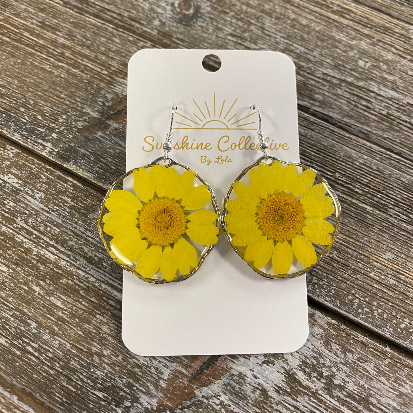 Flower Resin Earrings - Large Round