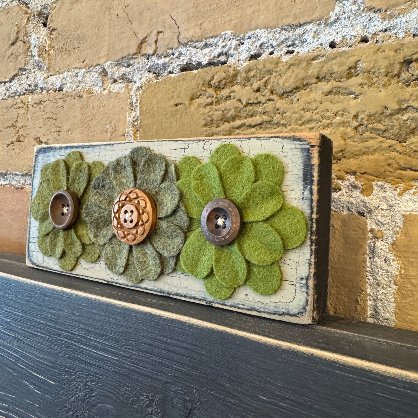 Felt Flower Wood Sign - 3 Small Green