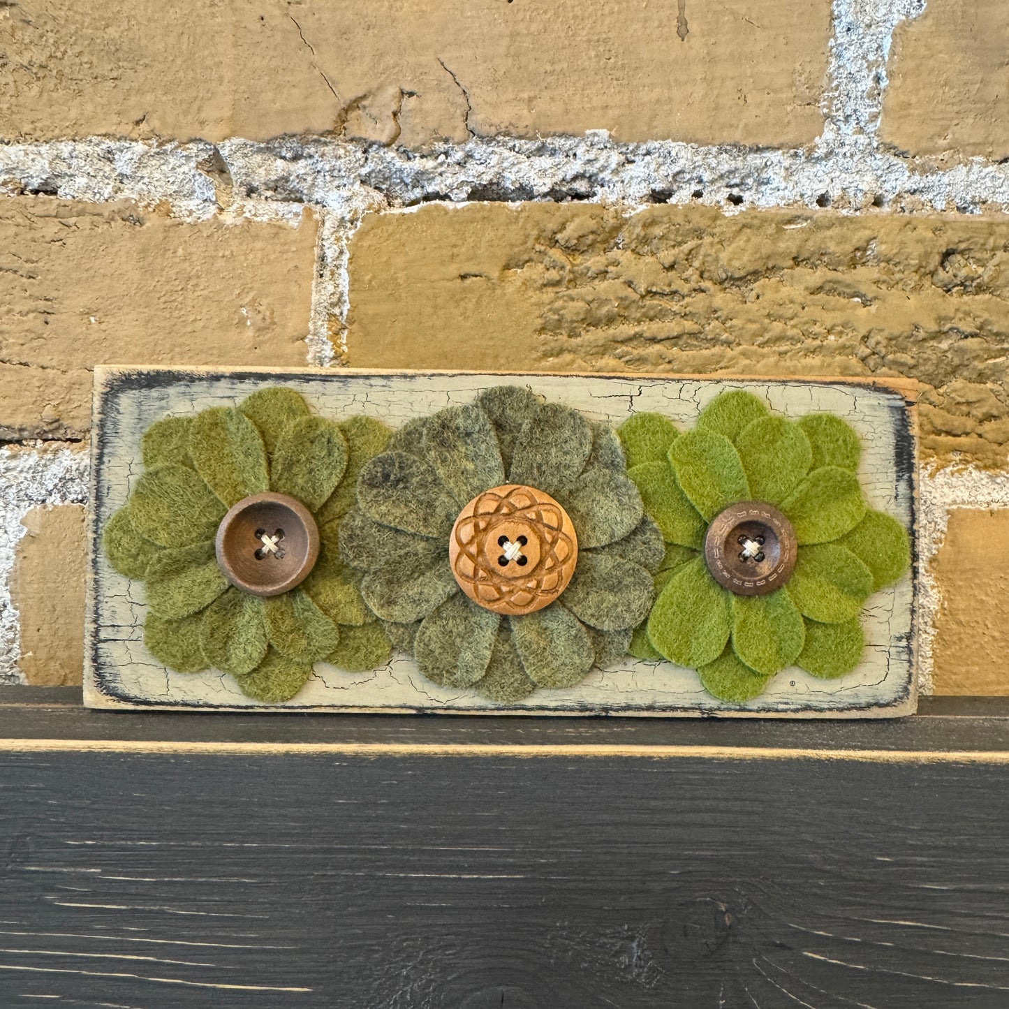 Felt Flower Wood Sign - 3 Small Green