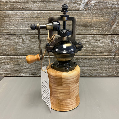 Old Fashion Peppermill - Wood Pepper Grinder