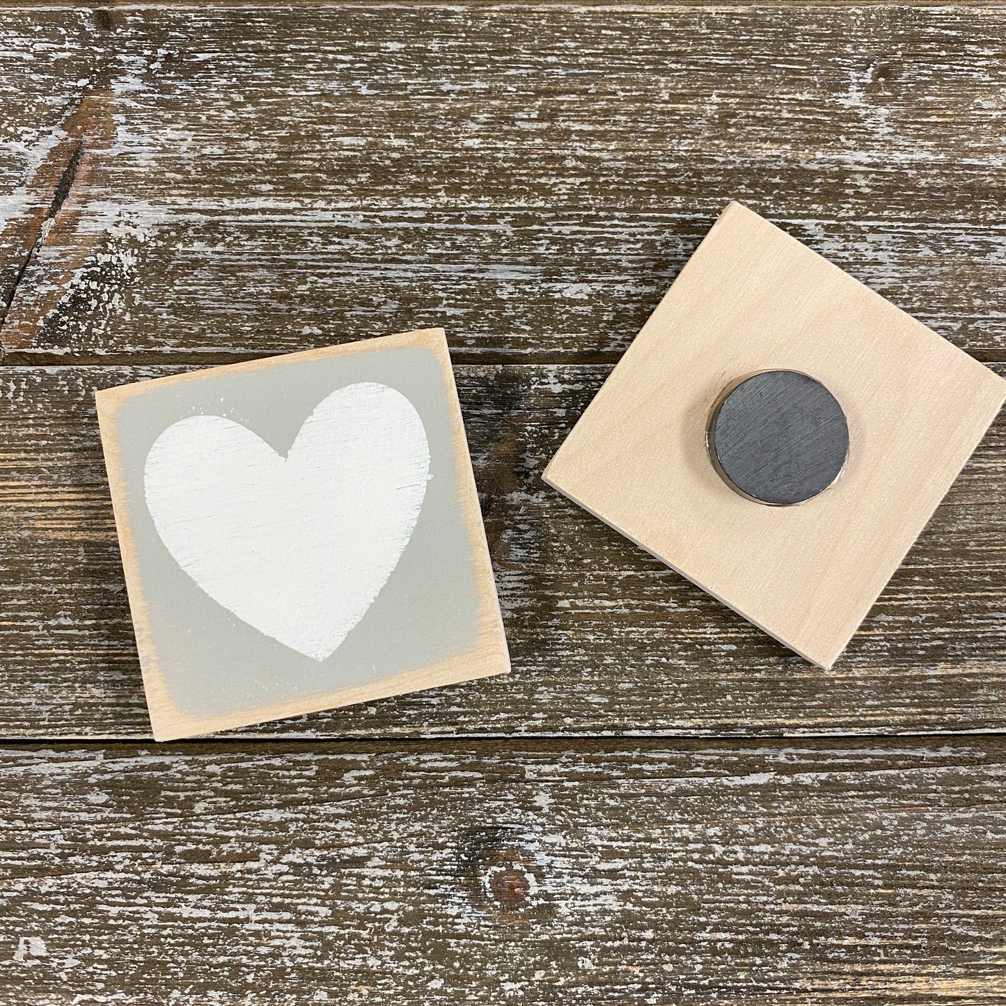 Magnet - Gray and White Heart